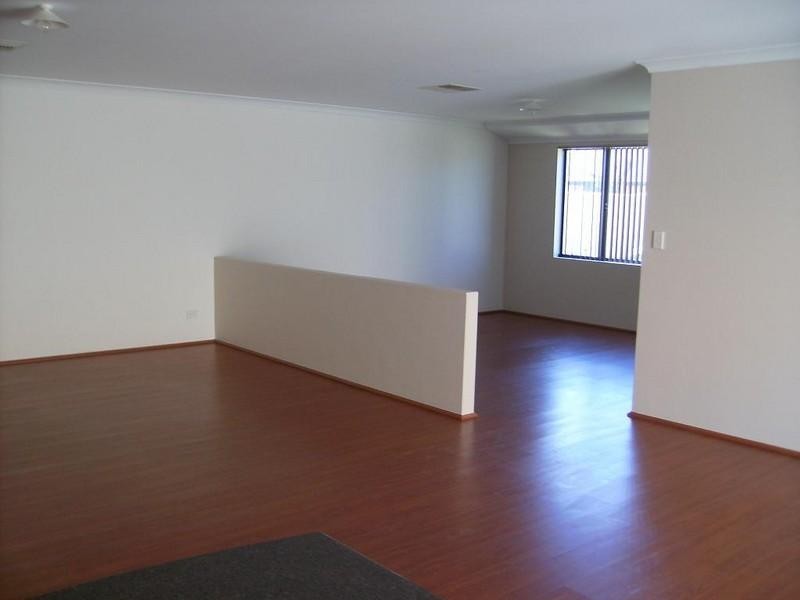 17 Kerrison Parade, Seville Grove WA 6112