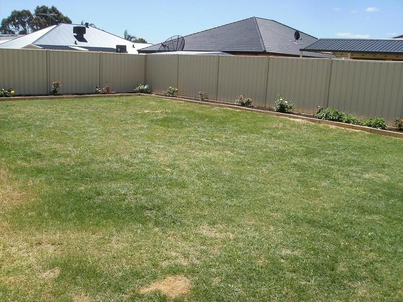 17 Kerrison Parade, Seville Grove WA 6112