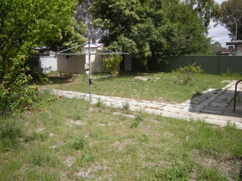 26 Hollybush Way, Kelmscott WA 6111