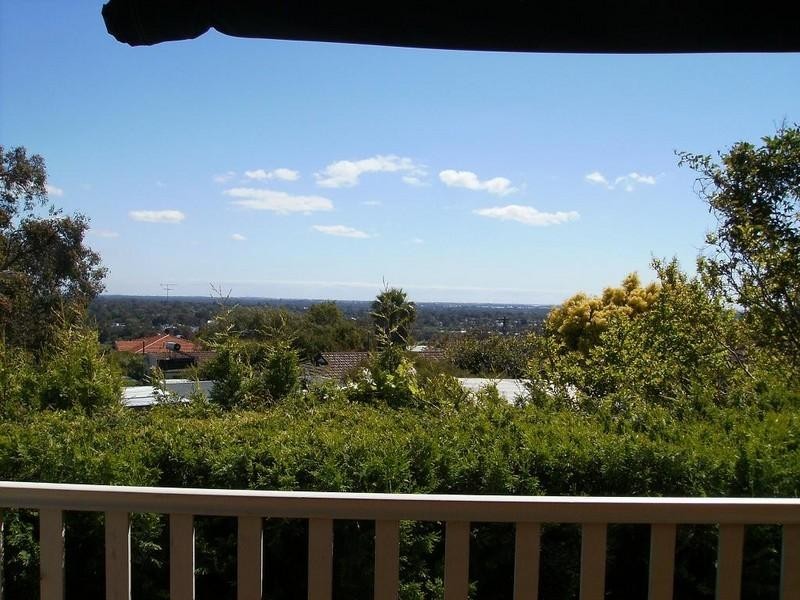 9 Ashley Drive, Kelmscott WA 6111