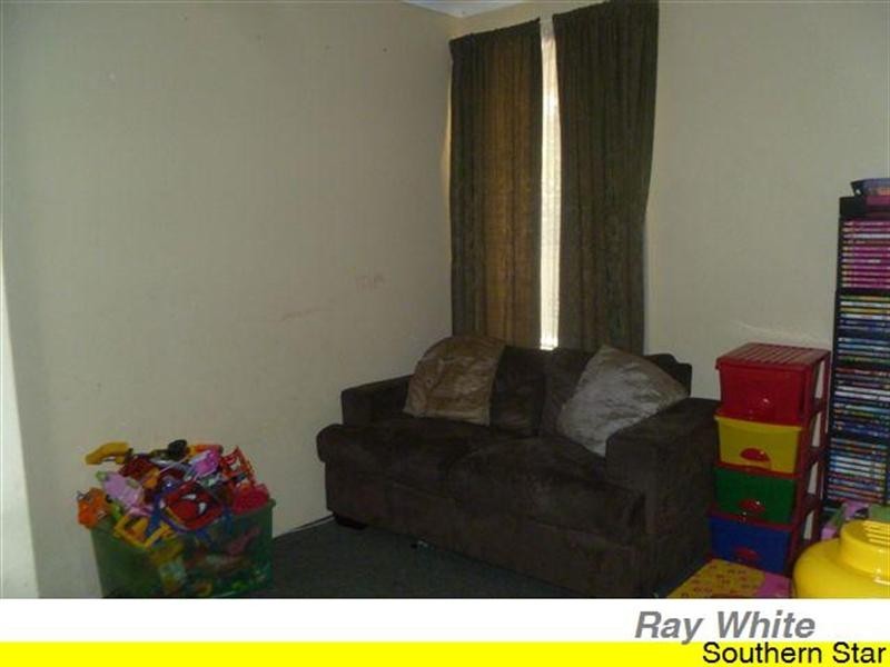 16 Emperor Close, Seville Grove WA 6112