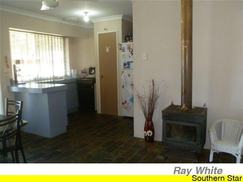 16 Emperor Close, Seville Grove WA 6112