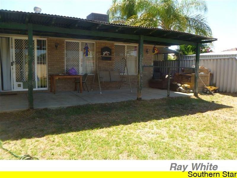 16 Emperor Close, Seville Grove WA 6112