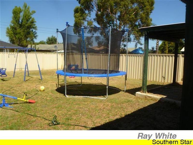 16 Emperor Close, Seville Grove WA 6112