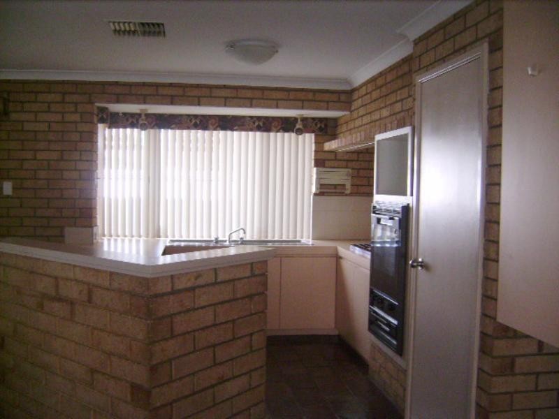 30 Chidzey Drive, Seville Grove WA 6112