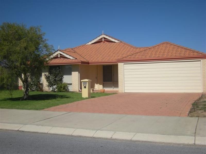 212 Tapper Road, Atwell WA 6164