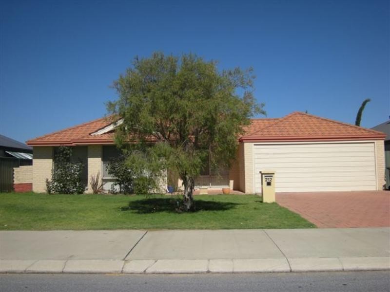 212 Tapper Road, Atwell WA 6164