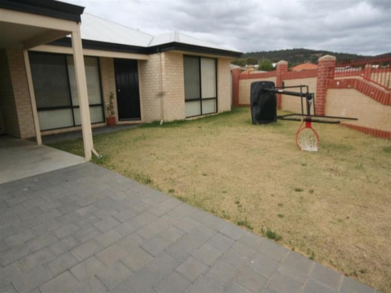 10 Gould Close, Brookdale WA 6112