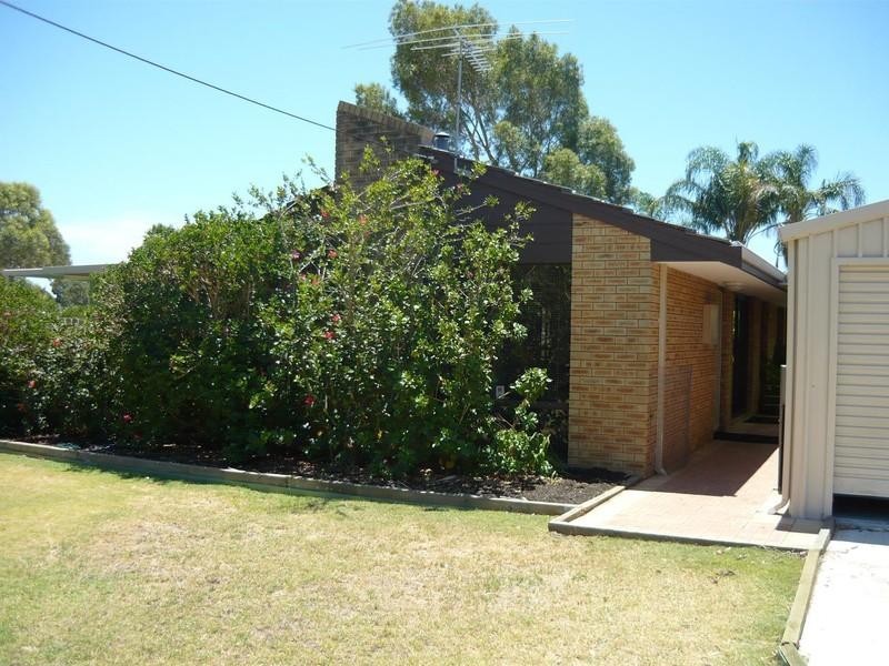 9 Clements Grove, Armadale WA 6112