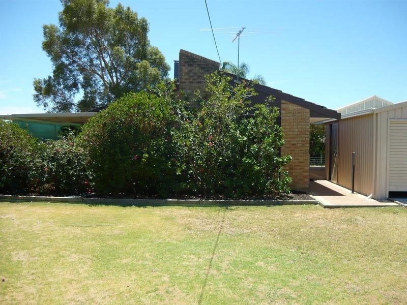 9 Clements Grove, Armadale WA 6112