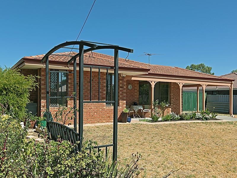 4 Karoonda Street, Armadale WA 6112