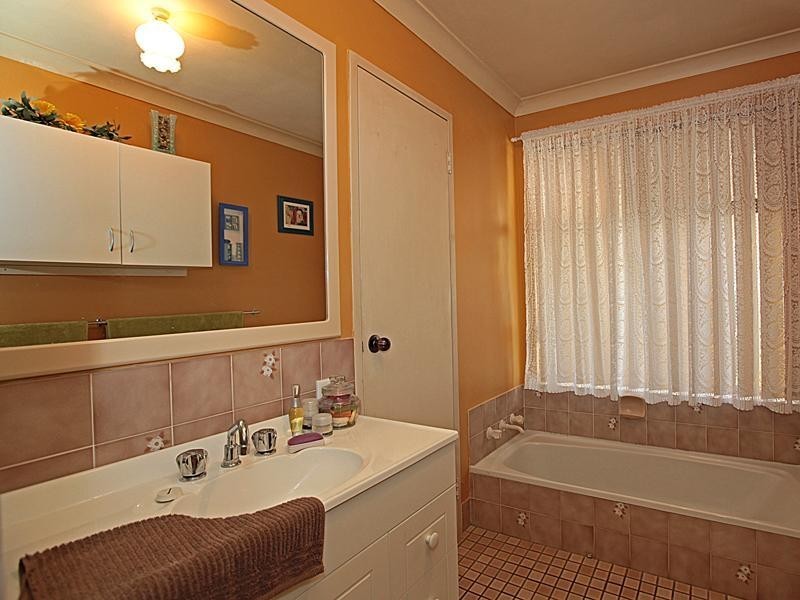 4 Karoonda Street, Armadale WA 6112