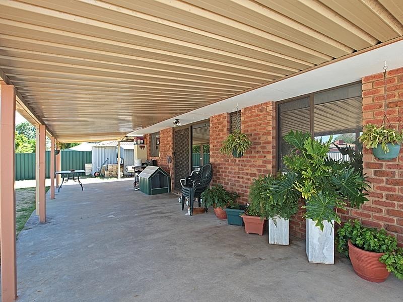 4 Karoonda Street, Armadale WA 6112