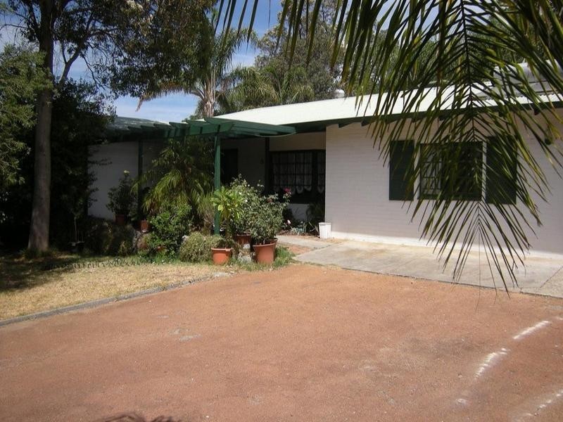 13 Brookton Highway, Mount Nasura WA 6112