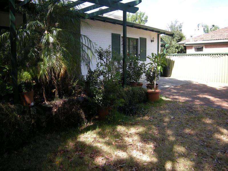 13 Brookton Highway, Mount Nasura WA 6112
