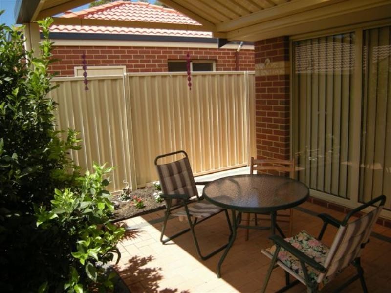 8/17 Bert Street, Gosnells WA 6110