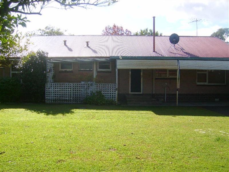 327 Eleventh Road, Brookdale WA 6112