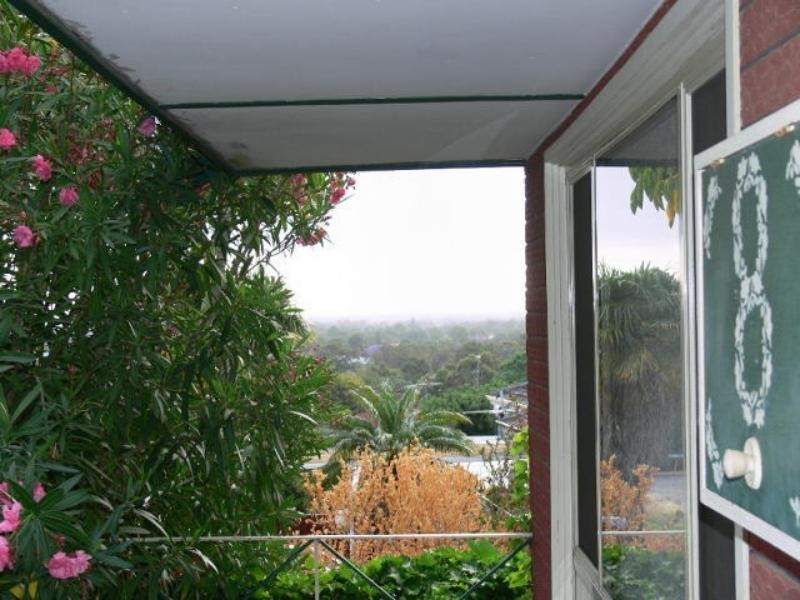 8 Brian Street, Mount Nasura WA 6112