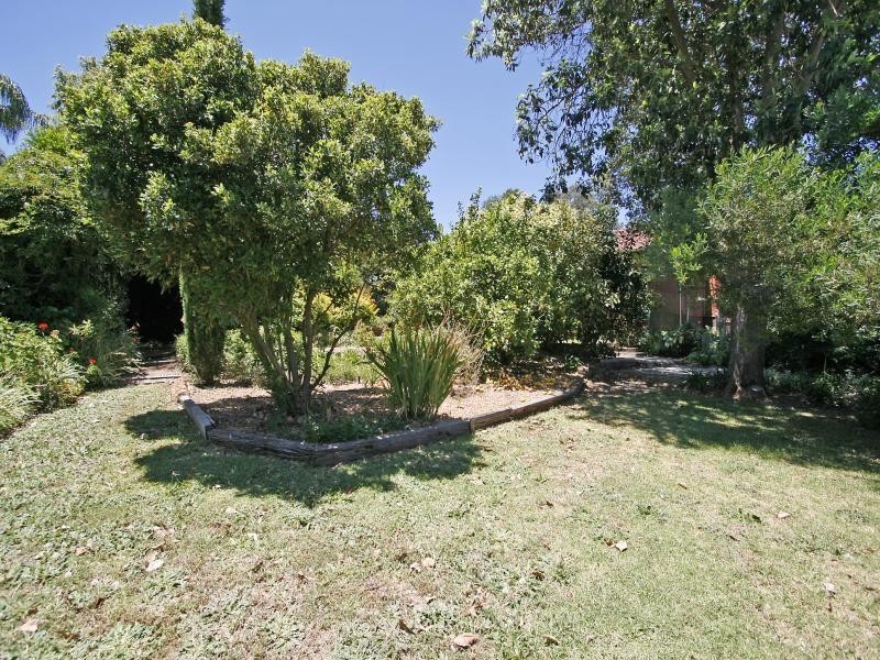 8 Brian Street, Mount Nasura WA 6112