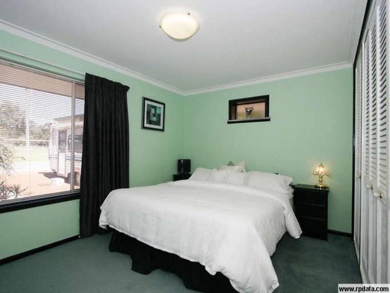 6 Tomah Road, Armadale WA 6112