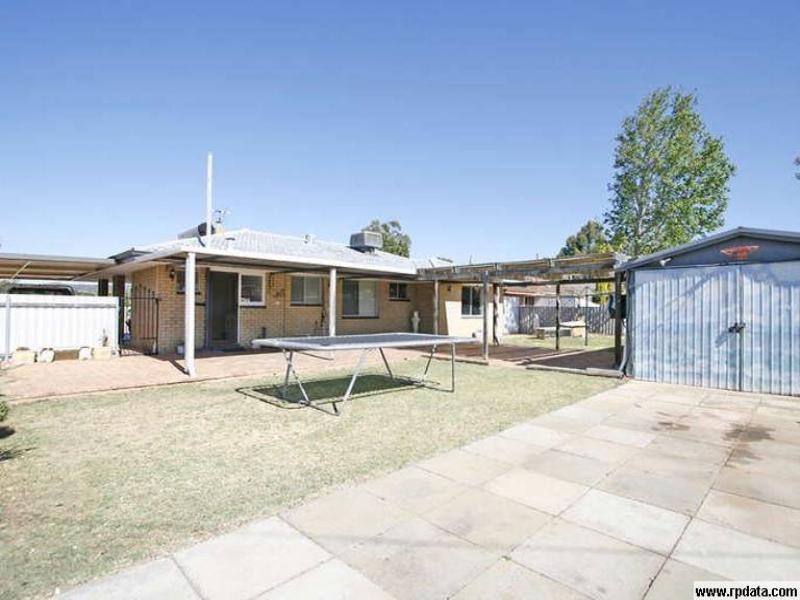 6 Tomah Road, Armadale WA 6112