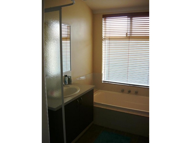 8 Sandalwood Avenue, Byford WA 6122