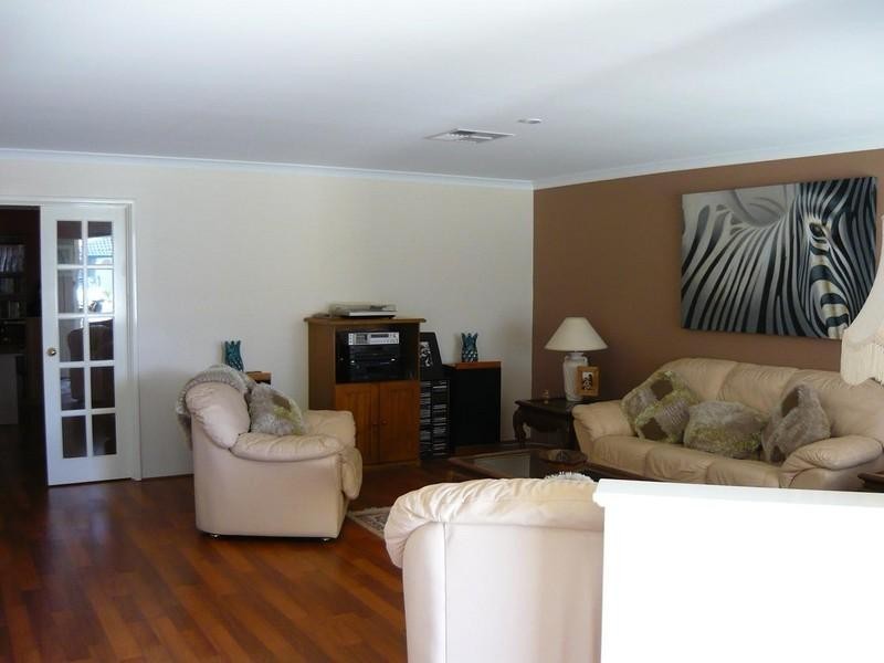 8 Sandalwood Avenue, Byford WA 6122