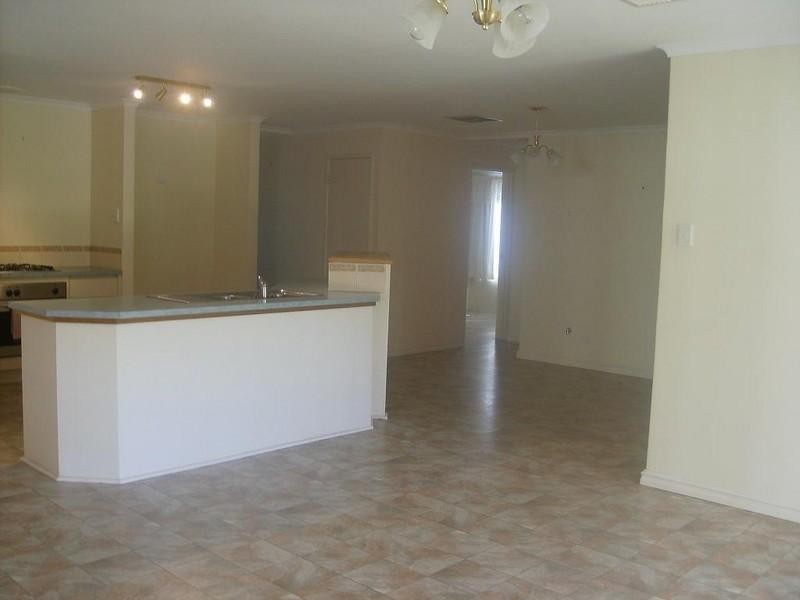 12 Bolger Gardens, Kelmscott WA 6111