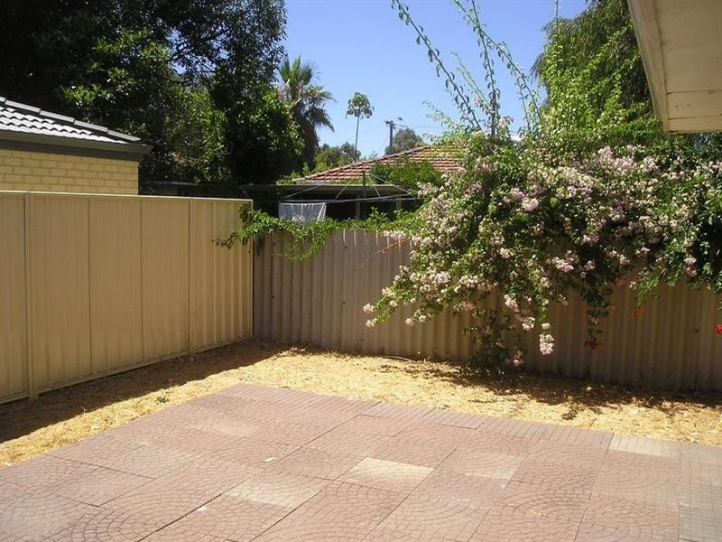 8 Numulgi Street, Armadale WA 6112