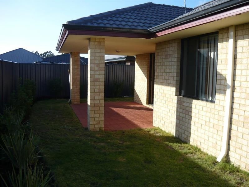 24 Blackberry Ramble, Byford WA 6122