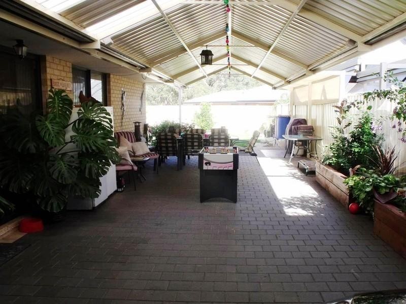 4 Brolga Grove, Seville Grove WA 6112