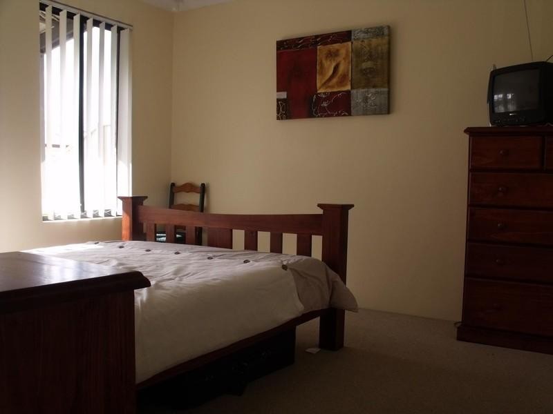 4 Brolga Grove, Seville Grove WA 6112