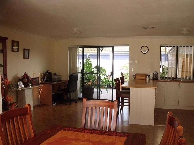 4 Brolga Grove, Seville Grove WA 6112