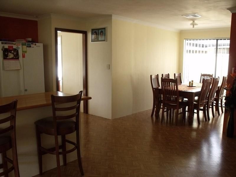 4 Brolga Grove, Seville Grove WA 6112