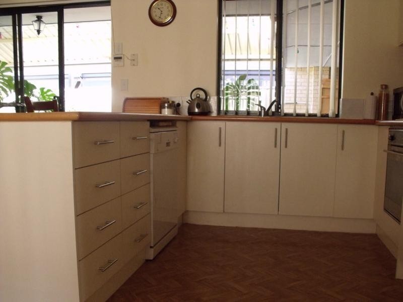 4 Brolga Grove, Seville Grove WA 6112