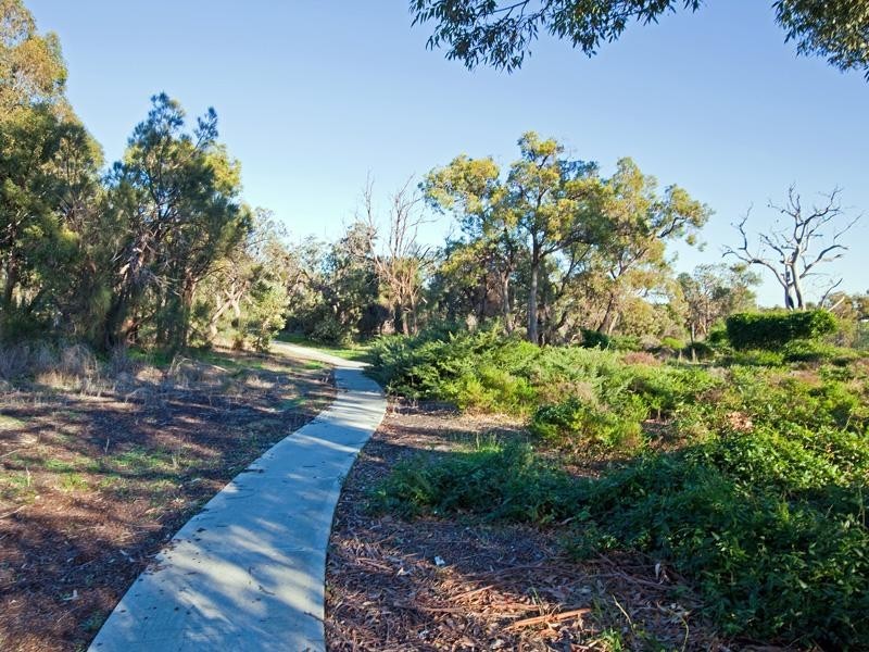 3 Aylesford Way, Thornlie WA 6108