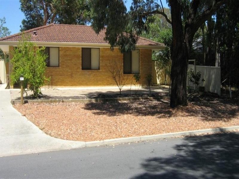 27 Chadwick Parade, Brookdale WA 6112