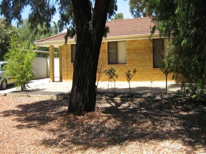 27 Chadwick Parade, Brookdale WA 6112