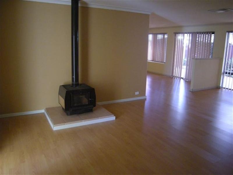 4 Higgs Court, Brookdale WA 6112