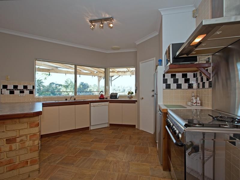 20 Norman Road, Roleystone WA 6111