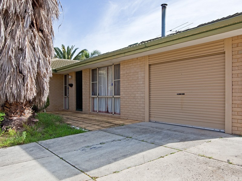 2 Reveley Close, Seville Grove WA 6112