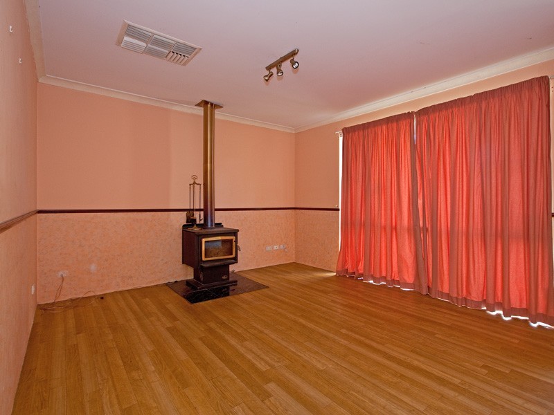 2 Reveley Close, Seville Grove WA 6112