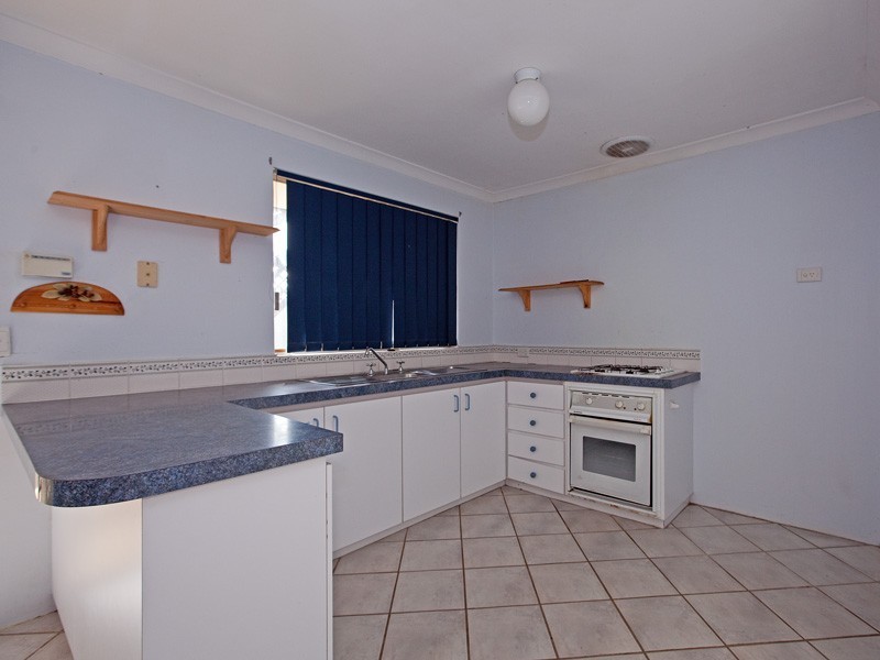 2 Reveley Close, Seville Grove WA 6112