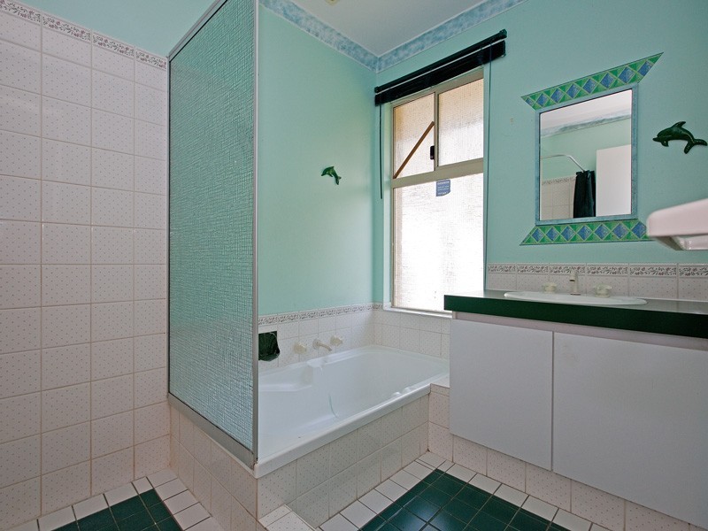 2 Reveley Close, Seville Grove WA 6112