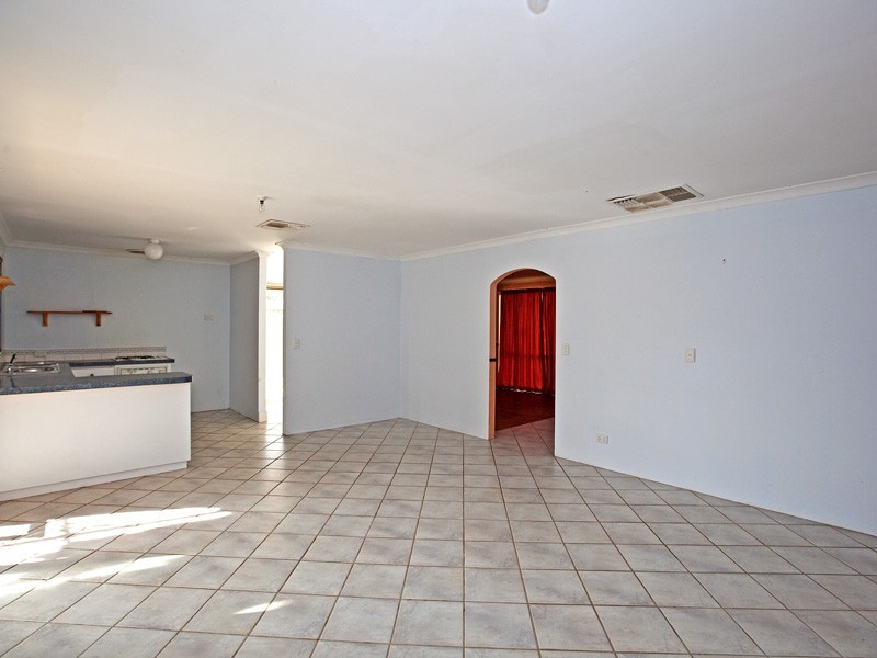 2 Reveley Close, Seville Grove WA 6112