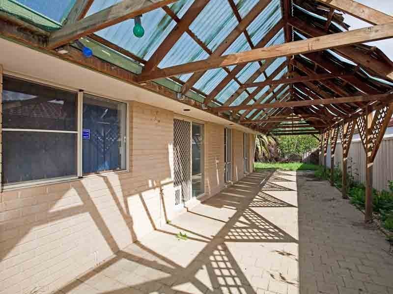 2 Reveley Close, Seville Grove WA 6112