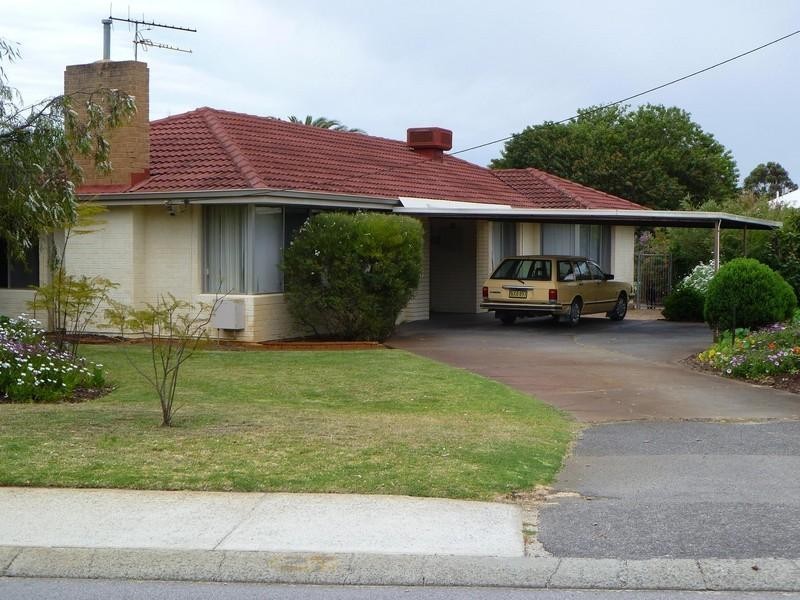 27 Banyard Avenue, Kelmscott WA 6111