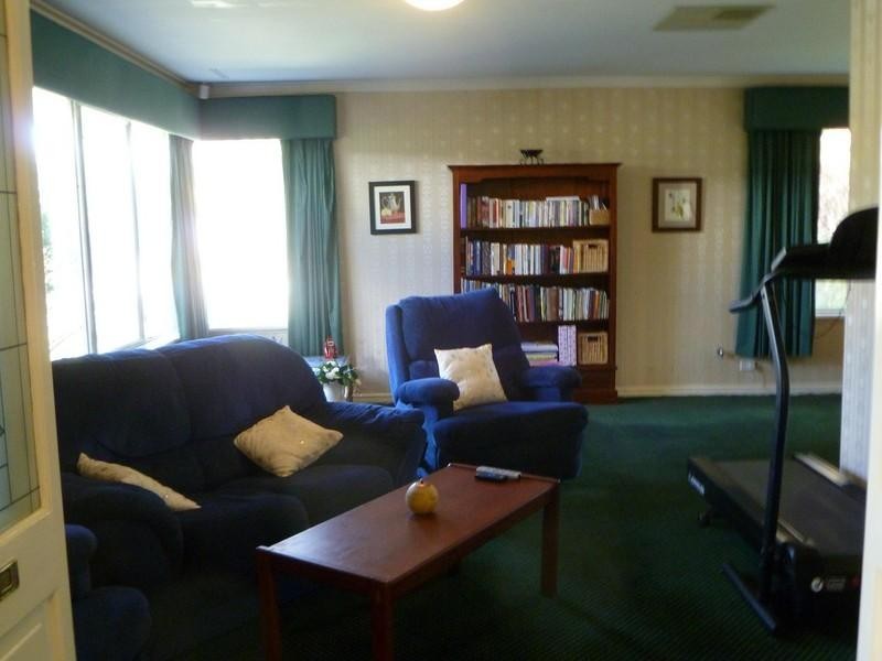 27 Banyard Avenue, Kelmscott WA 6111