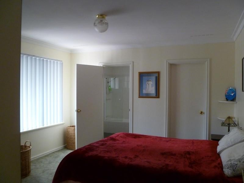 27 Banyard Avenue, Kelmscott WA 6111