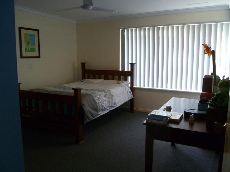 27 Banyard Avenue, Kelmscott WA 6111